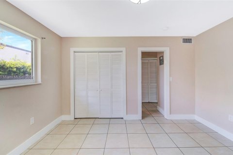 Appartement à louer à Miami, Floride: 1 chambre, 72 m2 № 1974843 - photo 17