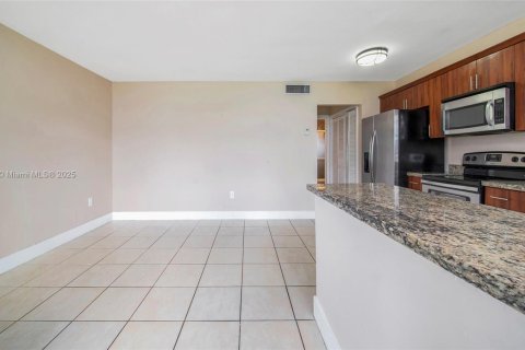 Appartement à louer à Miami, Floride: 1 chambre, 72 m2 № 1974843 - photo 7