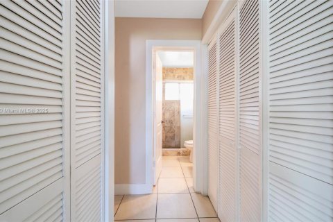 Appartement à louer à Miami, Floride: 1 chambre, 72 m2 № 1974843 - photo 11