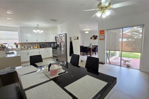 Снять в аренду виллу или дом в Майами, Флорида 3 спальни, 168.71м2, № 2049286 - фото 16