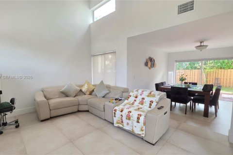 Снять в аренду виллу или дом в Майами, Флорида 3 спальни, 168.71м2, № 2049286 - фото 7