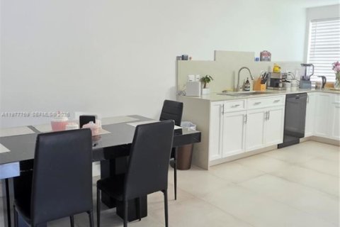 Снять в аренду виллу или дом в Майами, Флорида 3 спальни, 168.71м2, № 2049286 - фото 17