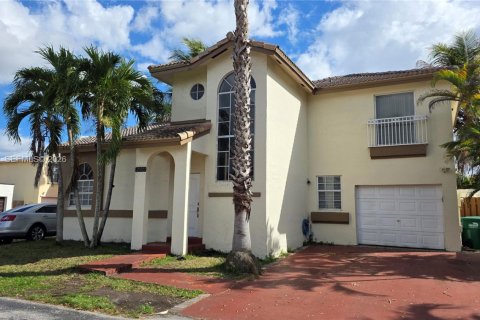 Снять в аренду виллу или дом в Майами, Флорида 3 спальни, 168.71м2, № 2049286 - фото 2