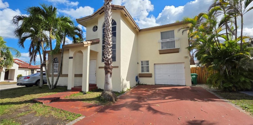 Дом в Майами, Флорида 3 спальни, 168.71м2 № 2049286