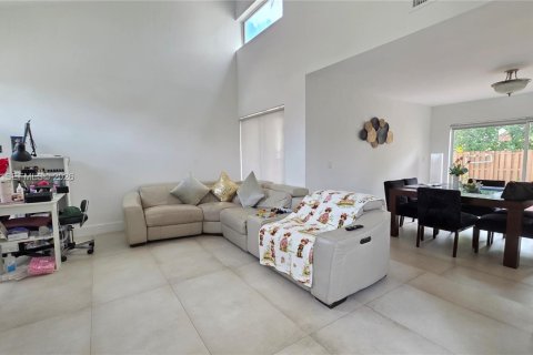 Снять в аренду виллу или дом в Майами, Флорида 3 спальни, 168.71м2, № 2049286 - фото 5