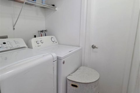 Снять в аренду виллу или дом в Майами, Флорида 3 спальни, 168.71м2, № 2049286 - фото 21