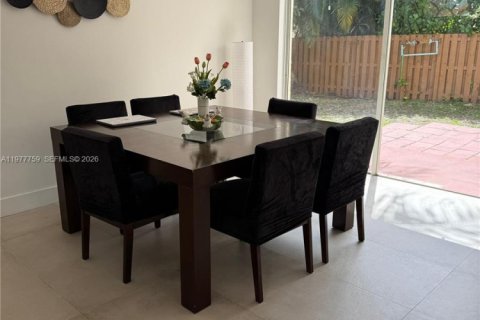 Снять в аренду виллу или дом в Майами, Флорида 3 спальни, 168.71м2, № 2049286 - фото 12