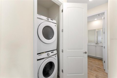 Touwnhouse à vendre à Kissimmee, Floride: 2 chambres, 129.51 m2 № 2408878 - photo 4