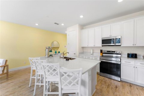 Touwnhouse à vendre à Kissimmee, Floride: 2 chambres, 129.51 m2 № 2408878 - photo 12