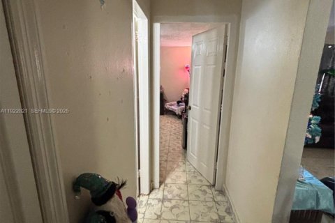 Commercial property in Miami, Florida 141.58 sq.m. № 1976715 - photo 23