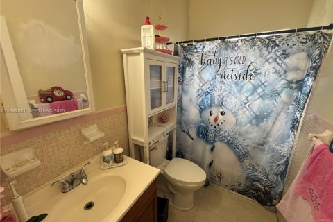 Commercial property in Miami, Florida 141.58 sq.m. № 1976715 - photo 21