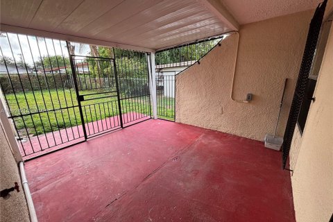 Commercial property in Miami, Florida 141.58 sq.m. № 1976715 - photo 11