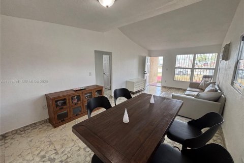 Commercial property in Miami, Florida 141.58 sq.m. № 1976715 - photo 7