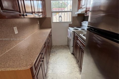 Commercial property in Miami, Florida 141.58 sq.m. № 1976715 - photo 9