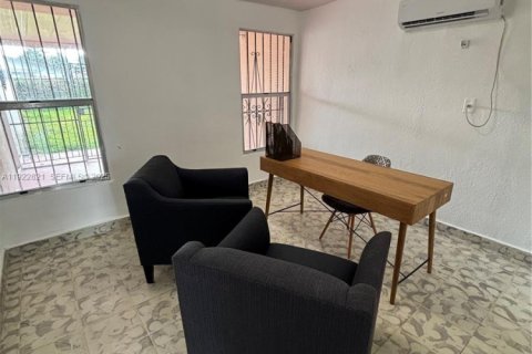 Commercial property in Miami, Florida 141.58 sq.m. № 1976715 - photo 15