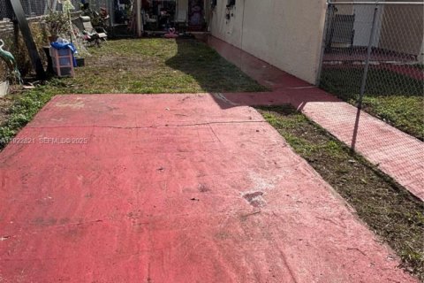 Commercial property in Miami, Florida 141.58 sq.m. № 1976715 - photo 26