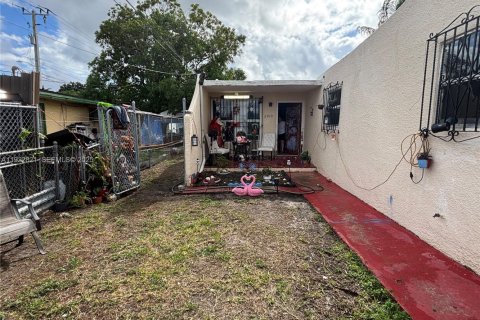 Commercial property in Miami, Florida 141.58 sq.m. № 1976715 - photo 3