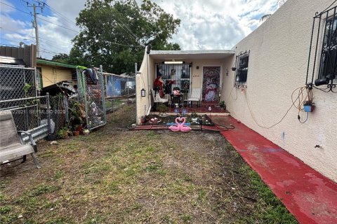 Commercial property in Miami, Florida 141.58 sq.m. № 1976715 - photo 4