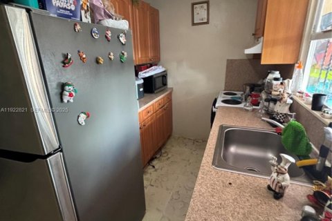 Commercial property in Miami, Florida 141.58 sq.m. № 1976715 - photo 24