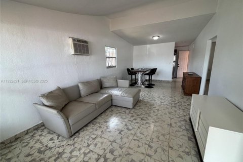 Commercial property in Miami, Florida 141.58 sq.m. № 1976715 - photo 6