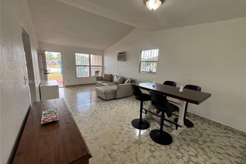 Commercial property in Miami, Florida 141.58 sq.m. № 1976715 - photo 8