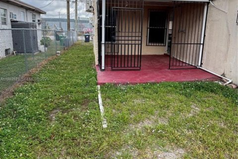 Commercial property in Miami, Florida 141.58 sq.m. № 1976715 - photo 14