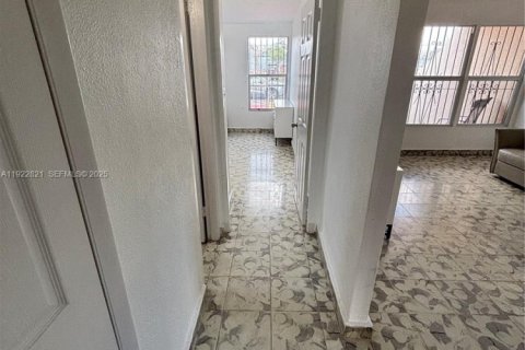 Commercial property in Miami, Florida 141.58 sq.m. № 1976715 - photo 17