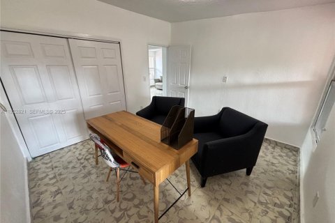 Commercial property in Miami, Florida 141.58 sq.m. № 1976715 - photo 16