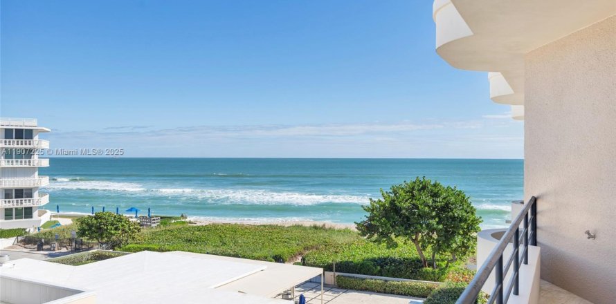 Condominio en Palm Beach, Florida, 4 dormitorios  № 2013360