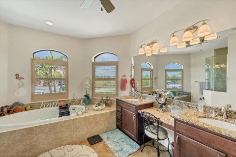 House in Port Charlotte, Florida 3 bedrooms, 204.11 sq.m. № 1630531 - photo 13