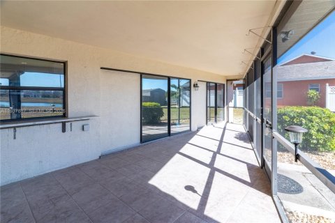 Купить виллу или дом в Лихай-Эйкерс, Флорида 3 спальни, 143.72м2, № 1997397 - фото 18