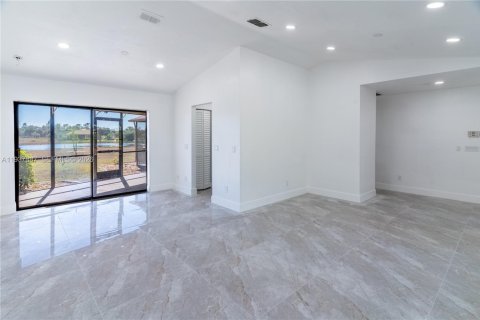 Купить виллу или дом в Лихай-Эйкерс, Флорида 3 спальни, 143.72м2, № 1997397 - фото 4