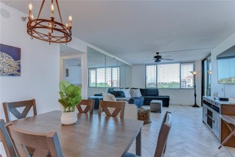 Condominio en alquiler en Saint Petersburg, Florida, 2 dormitorios, 116.13 m2 № 1908607 - foto 12