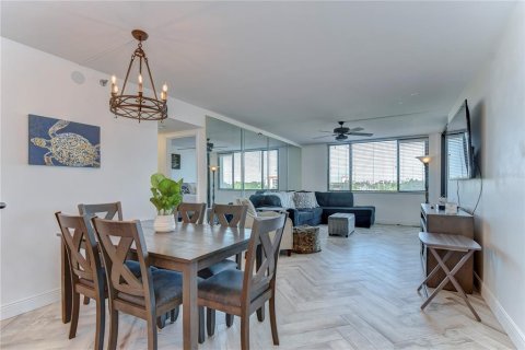 Condominio en alquiler en Saint Petersburg, Florida, 2 dormitorios, 116.13 m2 № 1908607 - foto 11