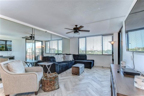 Condominio en alquiler en Saint Petersburg, Florida, 2 dormitorios, 116.13 m2 № 1908607 - foto 15