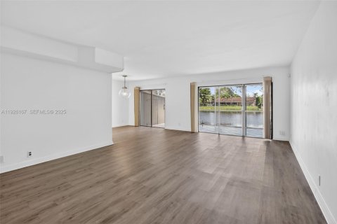 Купить таунхаус в Плантация, Флорида 4 спальни, 201.6м2, № 1984565 - фото 9