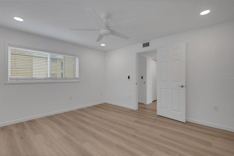 Снять в аренду квартиру в Сарасота, Флорида 2 комнаты, 109.62м2, № 2095755 - фото 18
