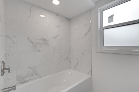 Снять в аренду квартиру в Сарасота, Флорида 2 комнаты, 109.62м2, № 2095755 - фото 15