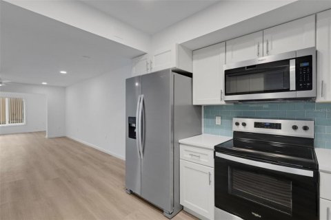 Снять в аренду квартиру в Сарасота, Флорида 2 комнаты, 109.62м2, № 2095755 - фото 3