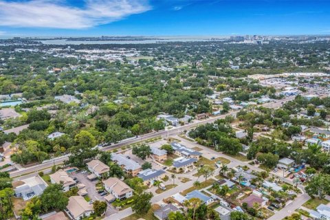 Снять в аренду квартиру в Сарасота, Флорида 2 комнаты, 109.62м2, № 2095755 - фото 27
