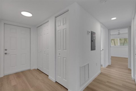 Снять в аренду квартиру в Сарасота, Флорида 2 комнаты, 109.62м2, № 2095755 - фото 13
