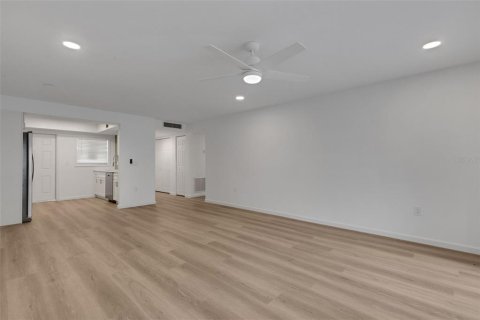 Снять в аренду квартиру в Сарасота, Флорида 2 комнаты, 109.62м2, № 2095755 - фото 11