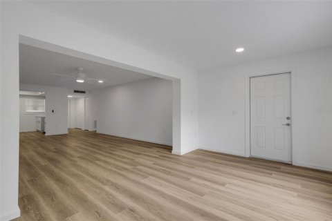 Снять в аренду квартиру в Сарасота, Флорида 2 комнаты, 109.62м2, № 2095755 - фото 12