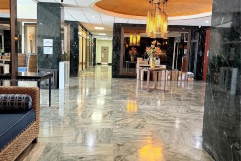 Condo in Sunny Isles Beach, Florida, 2 bedrooms  № 2022600 - photo 8