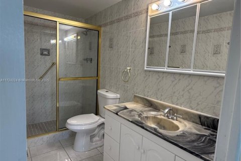 Condo in Sunny Isles Beach, Florida, 2 bedrooms  № 2022600 - photo 29