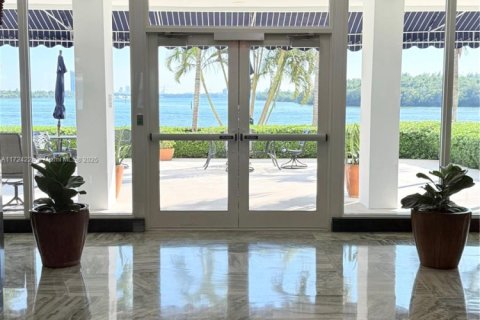 Condo in Sunny Isles Beach, Florida, 2 bedrooms  № 2022600 - photo 7