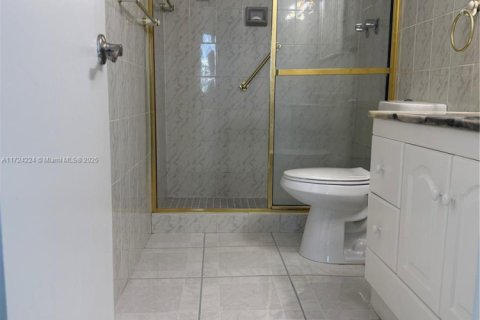 Condo in Sunny Isles Beach, Florida, 2 bedrooms  № 2022600 - photo 30