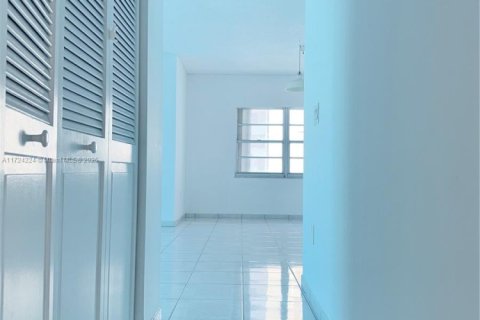 Condo in Sunny Isles Beach, Florida, 2 bedrooms  № 2022600 - photo 18