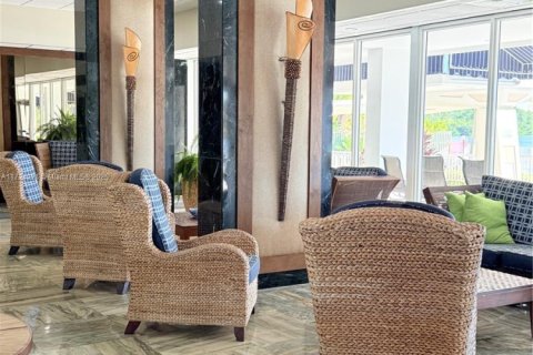 Condo in Sunny Isles Beach, Florida, 2 bedrooms  № 2022600 - photo 6