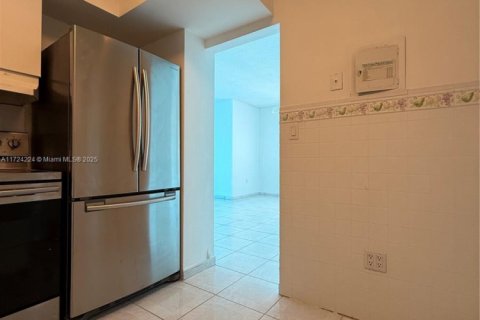 Condo in Sunny Isles Beach, Florida, 2 bedrooms  № 2022600 - photo 12